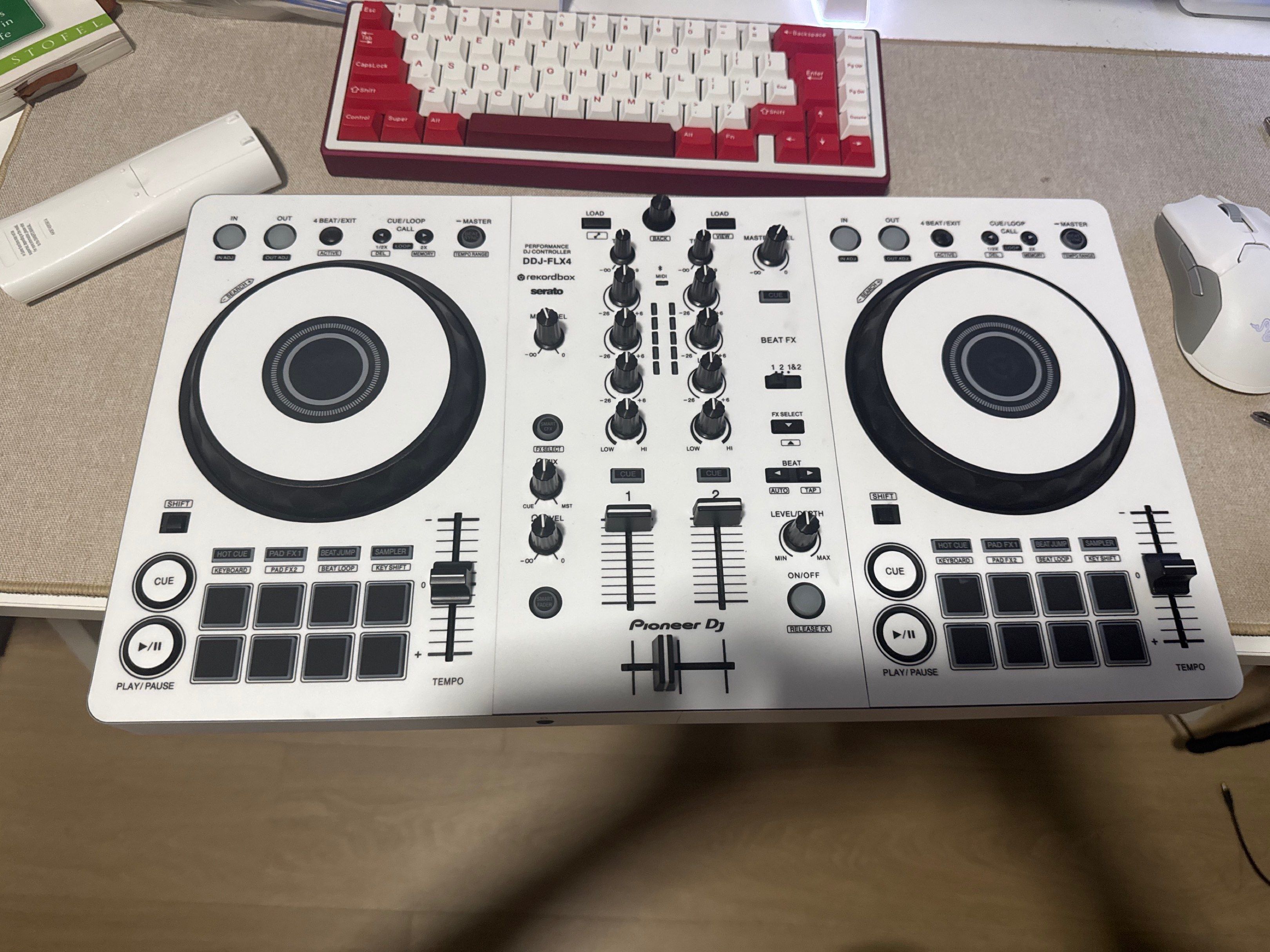 Pioneer DJ DDJ-FLX4 DJ Controller