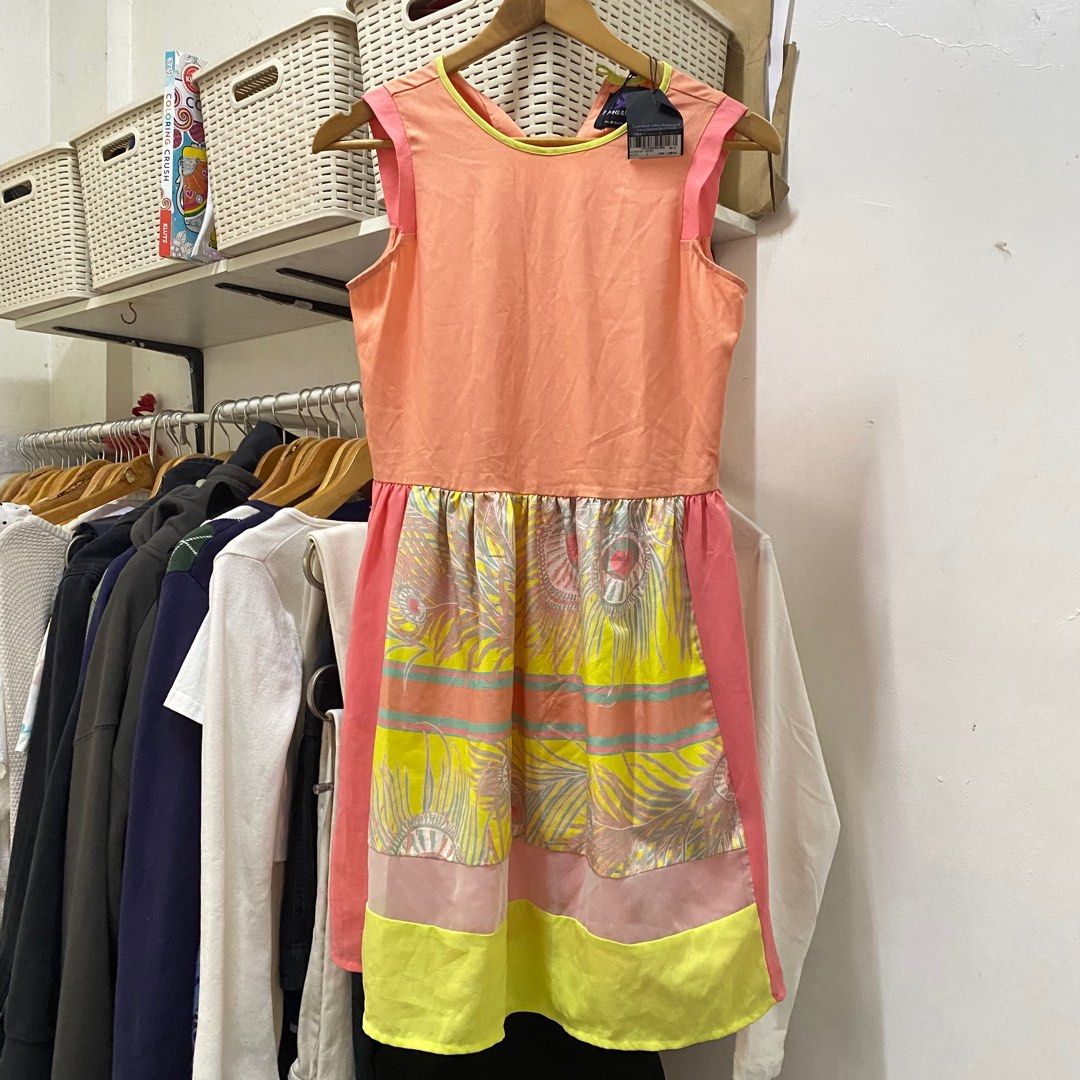 Plains and Prints Dress (Category: Dresses) located in Pasig City. Submitted by preloved_mnla (Listing ID 1418405783, Image 2). Description: Plains and Prints Dress, size small. Brandnew never worn, still with Tags. .