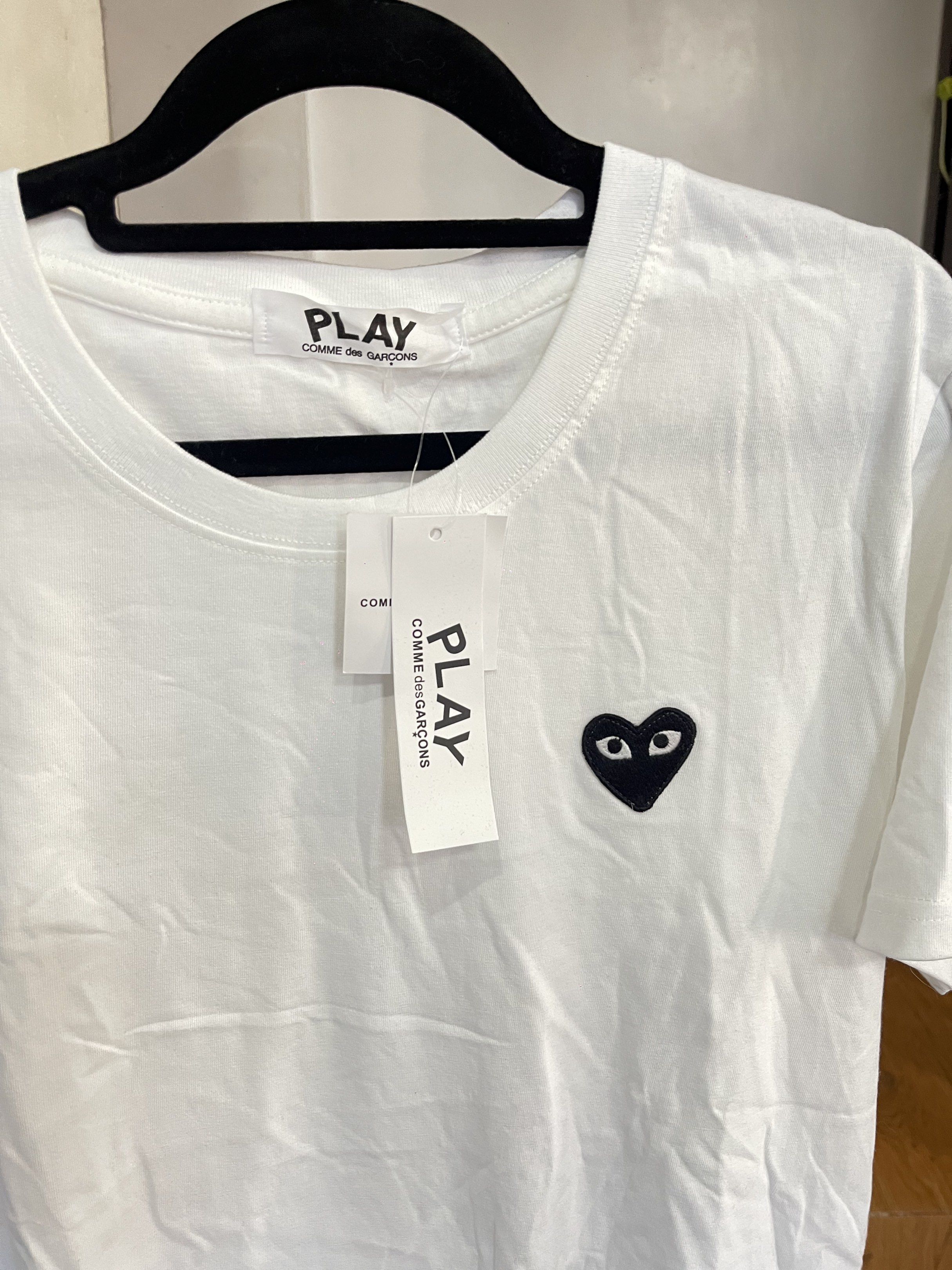Play Comme des Garcons White T-shirt (Category: Shirts) located in Las Pinas. Submitted by aedricr (Listing ID 1418432857, Image 2). Description: Cdg tee white Size XL Brand new and complete 999 only.
