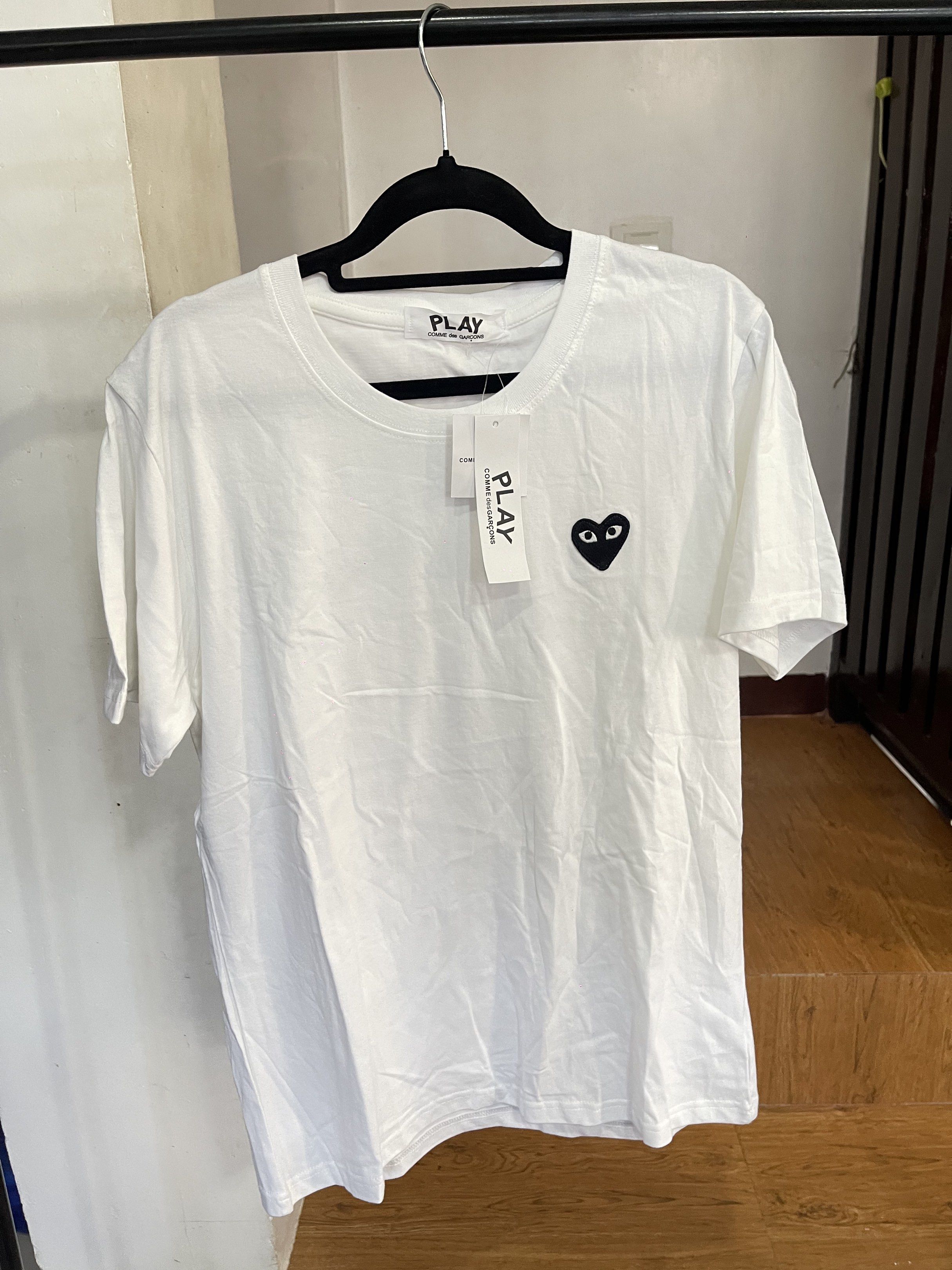 Play Comme des Garcons White T-shirt (Category: Shirts) located in Las Pinas. Submitted by aedricr (Listing ID 1418432857, Image 1). Description: Cdg tee white Size XL Brand new and complete 999 only.