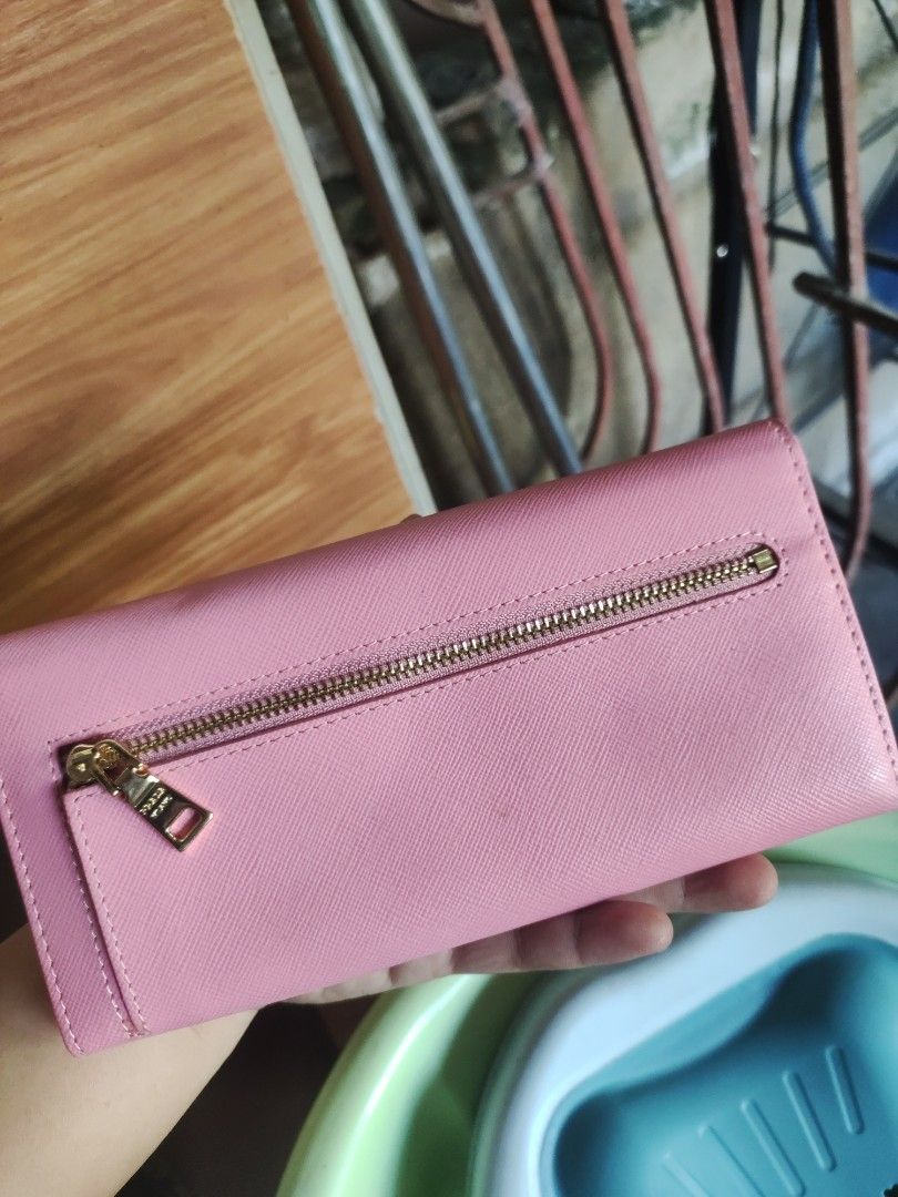 Prada Wallet (Category: Luxury Bags & Wallets) located in Zamboanga. Submitted by Clairey03 (Listing ID 1418479925, Image 2). Description: NGA.
