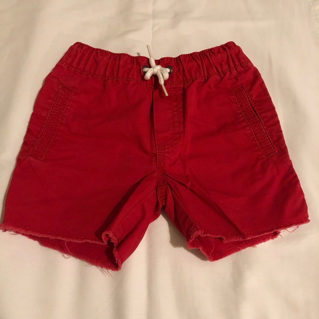 Preloved OshKosh B'gosh Red Shorts 2T (Category: Babies & Kids Fashion) located in Marikina City. Submitted by petitechicph (Listing ID 1418582967, Image 1). Description: - OshKosh B'gosh red shorts - Size: 2T - Features: - Elastic waistband with drawstring - Two front pockets - Raw hem.