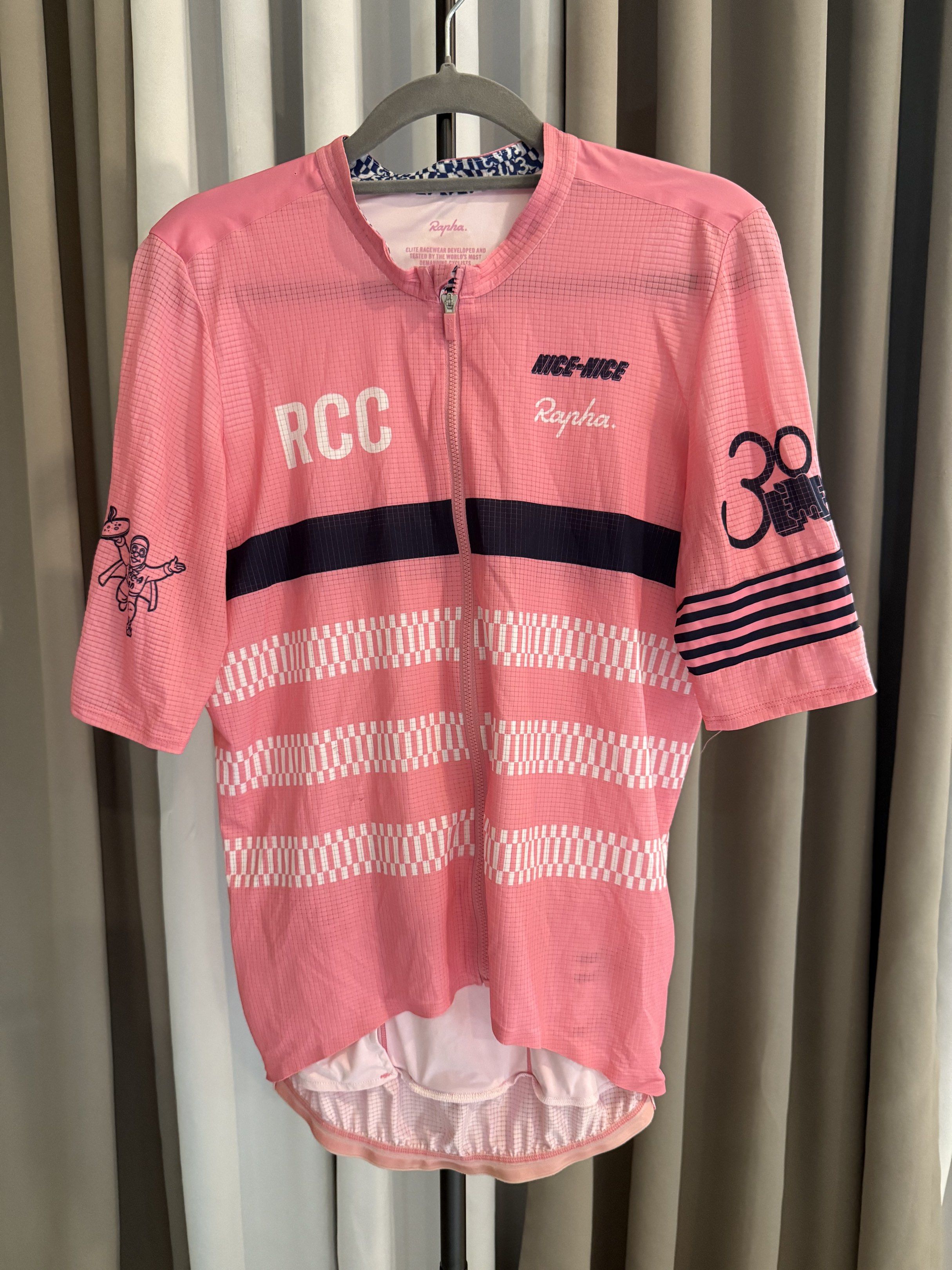 Rapha RCC Etape Men's Pro Team Flyweight Jersey (Category: Activewear) located in Bacolod City. Submitted by sunbird_collection (Listing ID 1418415634, Image 1). Description: This is a limited edition, sought after jersey from Rapha. limited run. This L ‘Etape du Tour was released prior to the 2024 TDF, which allows amateur cycling to ride a stage in the Tour de France. RCC members had the privilege in wearing these. Fit is true to size: pro team