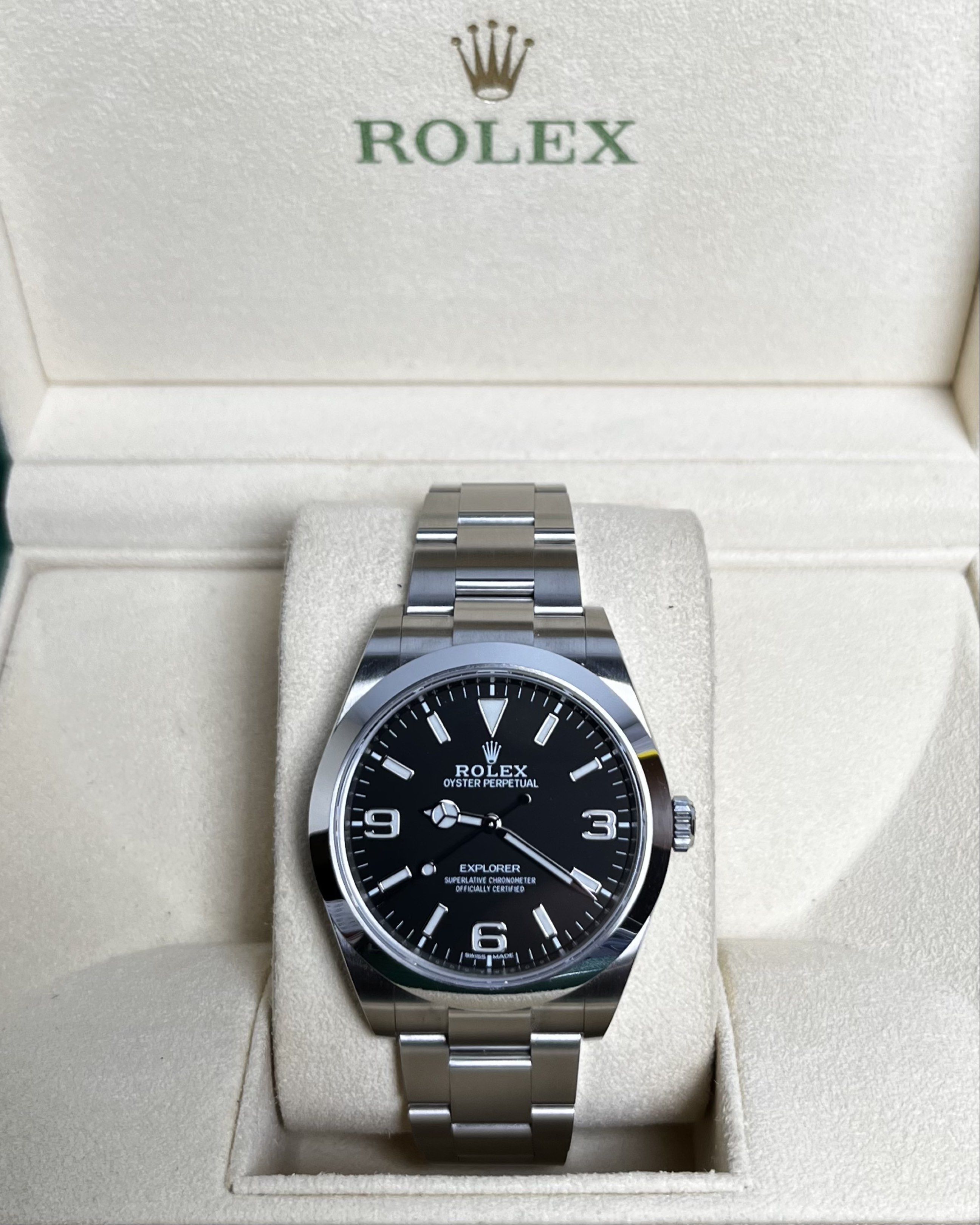 Rolex Explorer 1 214270 Mk2 39mm (Category: Luxury Watches) located in Muntinlupa City. Submitted by carlos_g (Listing ID 1418424478, Image 1). Description: Rolex Explorer 1 Mk2 2018 (discontinued model) Ref: 214270 | 39mm Condition: 9.8/10 | Complete Set Price: Php415k only.