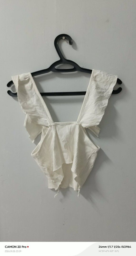 Ruffled Crop Top (Category: Others Tops) located in Quezon City. Submitted by sheila0721 (Listing ID 1418461268, Image 3). Description: like new, for decluttering.