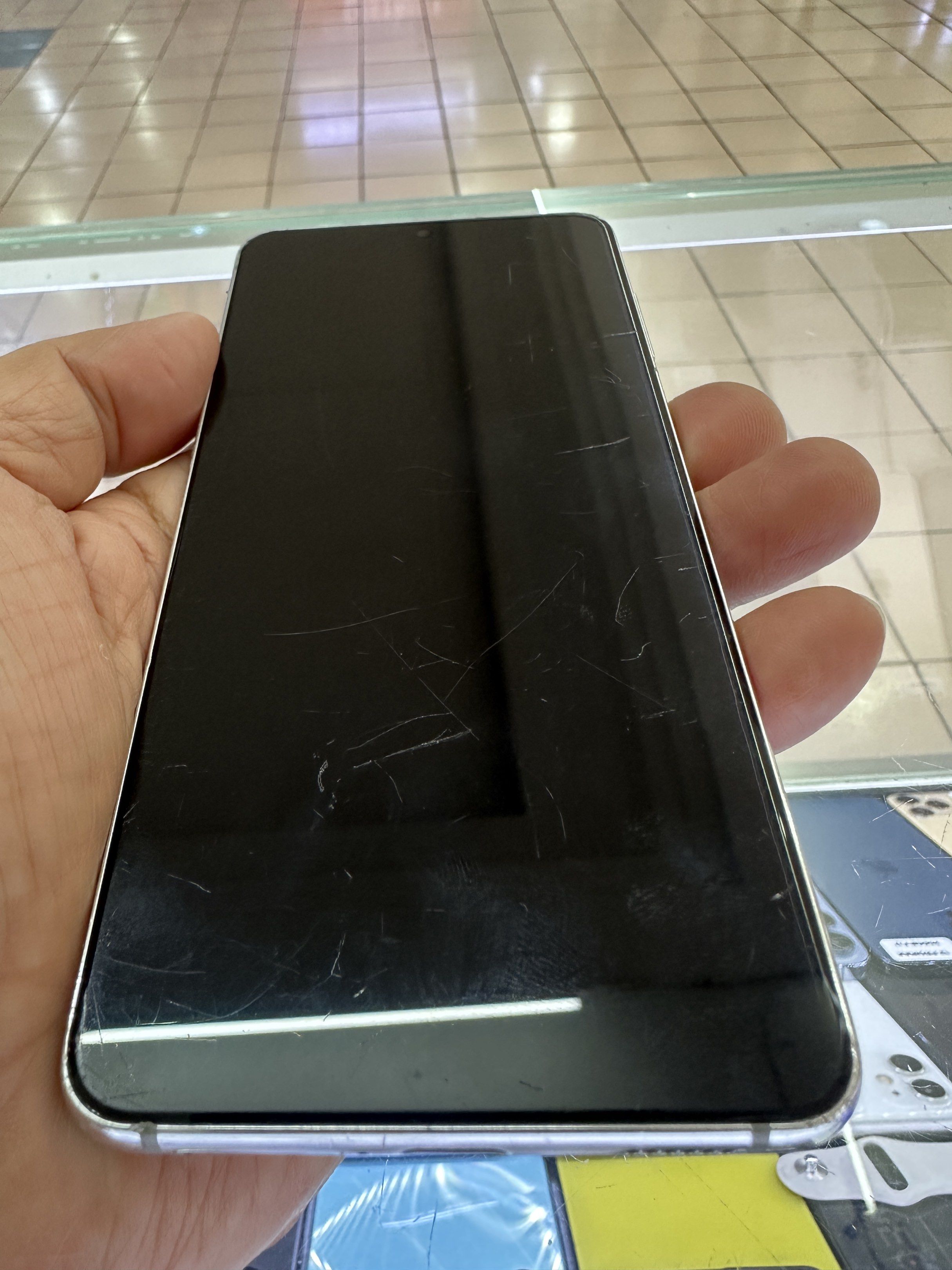 Samsung S21 5g 8/128gb (Category: Samsung) located in Quezon City. Submitted by abeth30 (Listing ID 1418454087, Image 3). Description: Original samsung galaxy s21 5g 8/128gb sigle sim issue gasgas ang screen meetup ever gotesco mall qc.