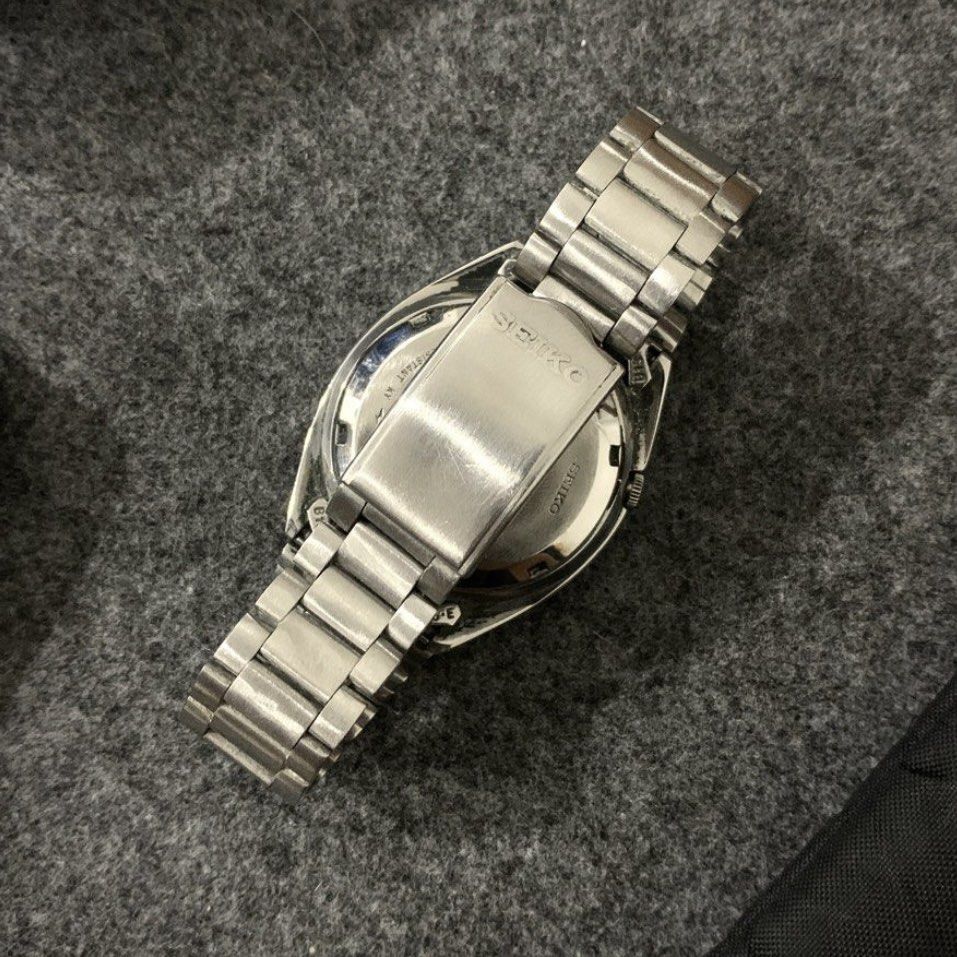 Seiko 5 Automatic Watch (Category: Men's Watches) located in Manila. Submitted by 99rocket (Listing ID 1418496998, Image 3). Description: Seiko 5 Black Modern Military Waffle Dial Caliber 6309 Ref # 7009-876A Automatic Movement Bracelet fits up to 6.5 inches on wrist BMBY 1988 38mm Luminous Hands Automatic Movement All Original Parts Excellent Running Condition Newly Serviced Newly Buffed / Polished Ready to Wear, Nothing to Fix Issue: not workin