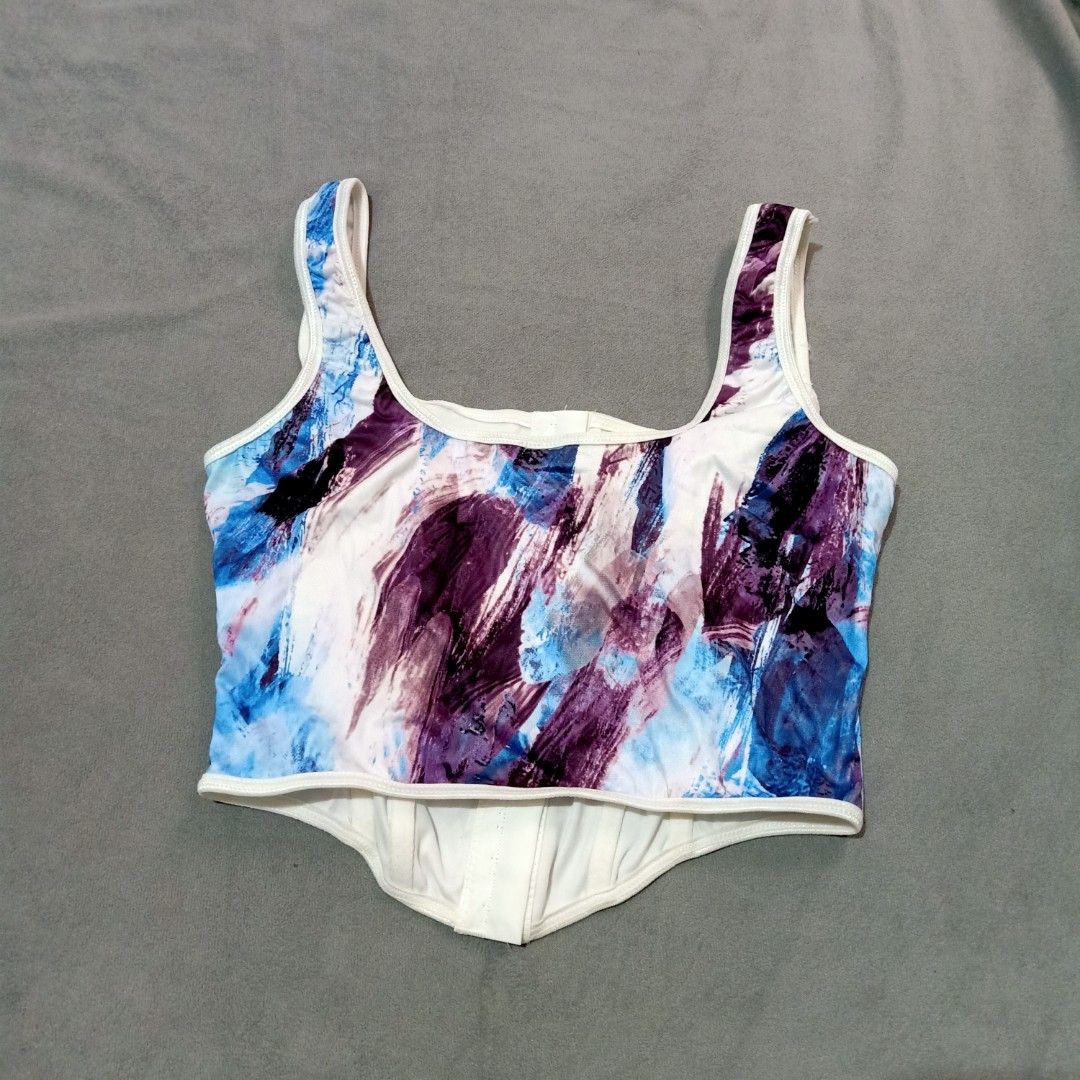 SHEIN Corset-Style Crop Top (Category: Sleeveless) located in San Jose. Submitted by gemhavenxx (Listing ID 1418594696, Image 2). Description: -Abstract Painterly Print with a modern, edgy silhouette -Features white structural piping (boning channels) on the front to create a defined corset shape. -Square neckline with wide non-adjustable shoulder straps. -Size on Tag: Medium (M) EU: 38 US: 6 -With pouch..