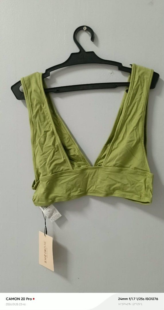 SHEIN Green Crop Top (Category: Others Tops) located in Quezon City. Submitted by sheila0721 (Listing ID 1418462628, Image 2). Description: - SHEIN green crop top - Deep V-neck - Sleeveless - Fitted waist - Includes original tag - Vibrant green color - Great with high-waisted bottoms fit to S-M size never been used.
