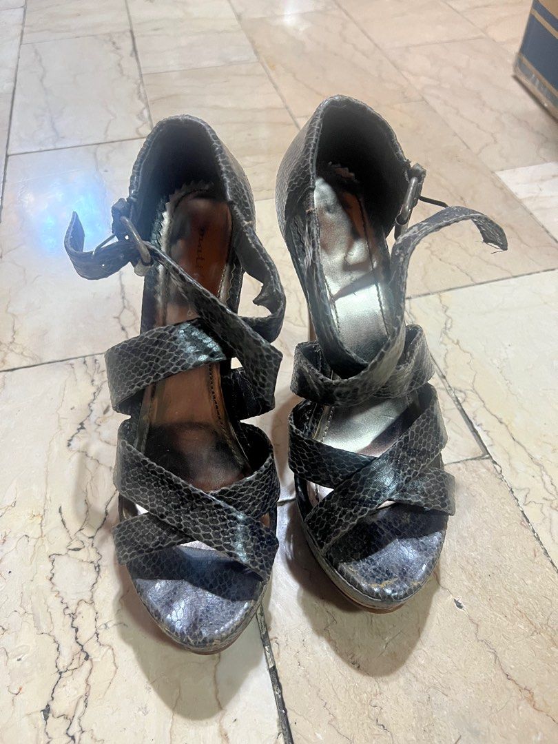 Snake Skin Heels (Category: Heels) located in Quezon City. Submitted by bri_ds (Listing ID 1418487824, Image 1). Description: - Snake skin pattern heels - Ankle strap - Wooden heel - Platform sole - Perfect for elegant outfits.