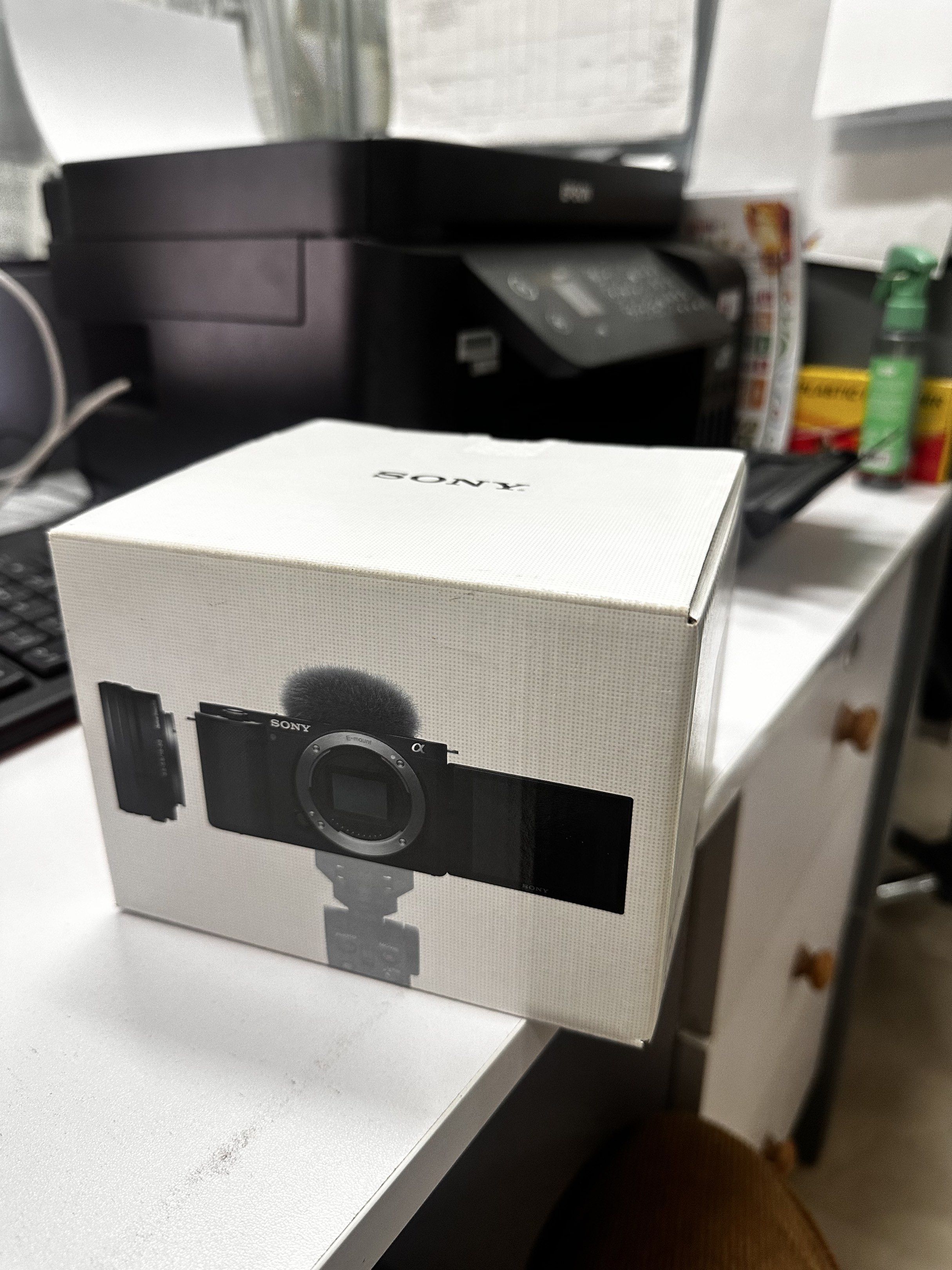 SONY ZVE-10 with kitlens (Category: Cameras) located in Tarlac. Submitted by aristotleeeeee (Listing ID 1418592759, Image 2). Description: ZVE10 with kitlens and mic accessories Once or twice lang nagamit. May free pang tripod and Extra batteries na small rig Wala pang 1k SC Negotiable .