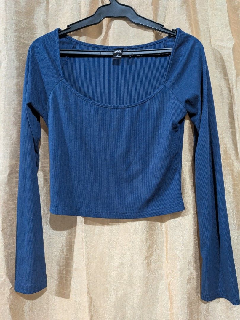 Square neck top (Category: Longsleeves) located in Quezon City. Submitted by stuff.decluttered (Listing ID 1418545839, Image 1). Description: - Long sleeves - Ribbed - Dark blue - Crop top.