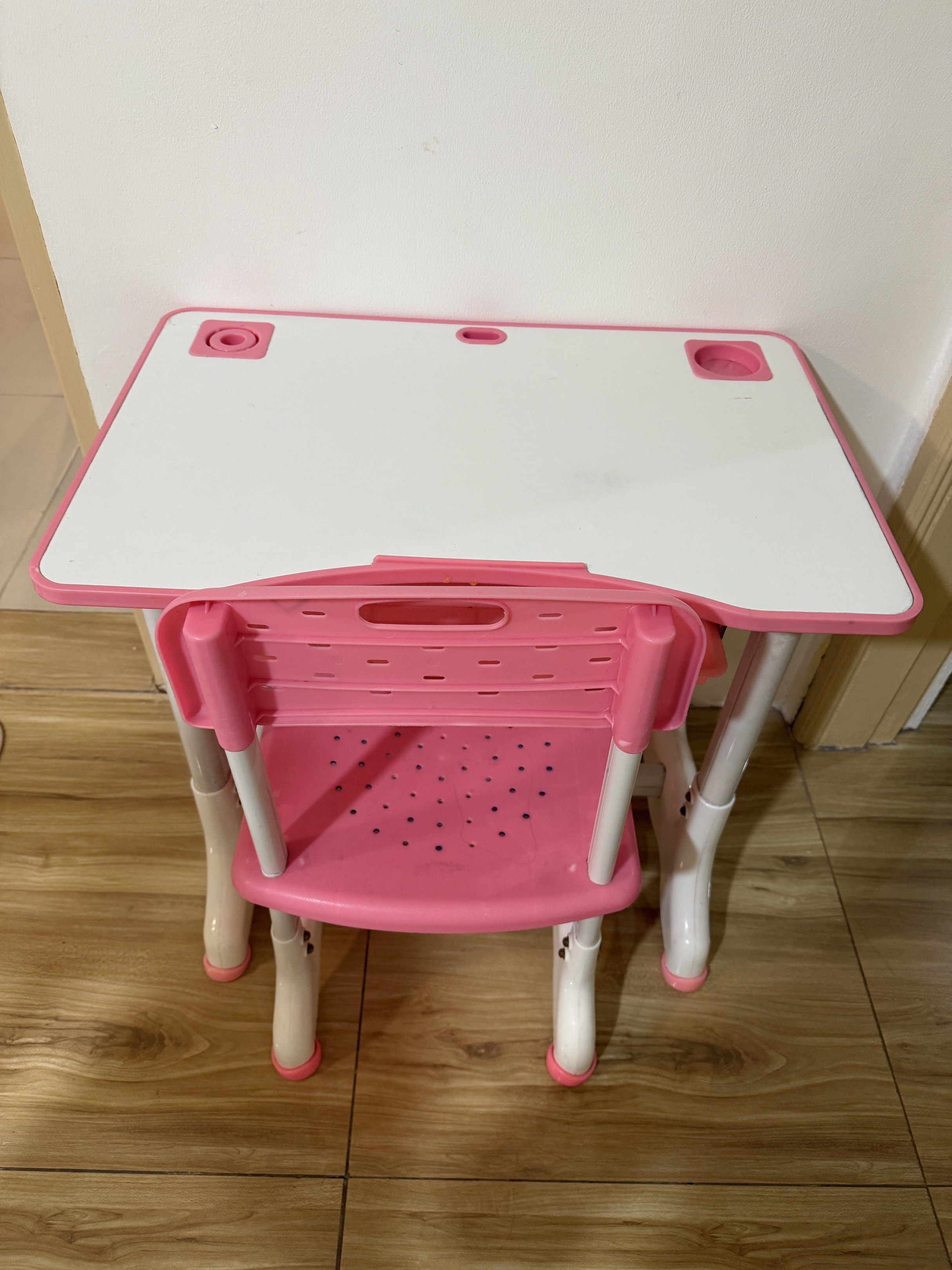 Study Table for kids (Category: Kids Tables & Chairs) located in Bulacan. Submitted by reloveandrepeat (Listing ID 1418413352, Image 1). Description: need lang dikitan yung isang side ng backrest needs cleaning lang po Bought it online for P1500.