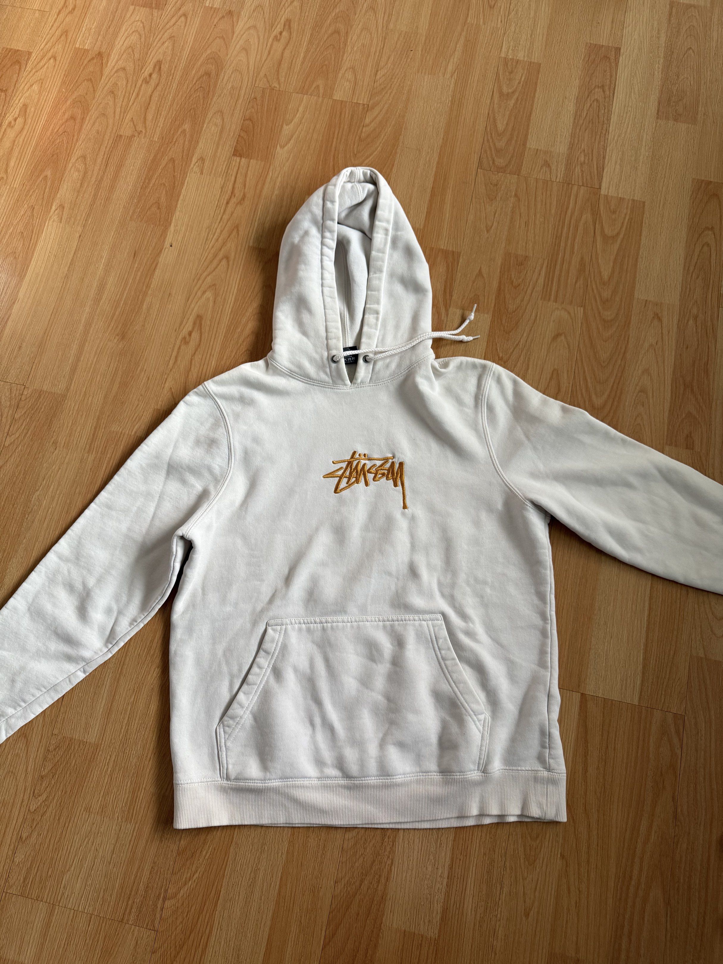 Stussy Hoodie Size S (Category: Coats, Jackets and Outerwear) located in Quezon City. Submitted by declutterwithmeee02 (Listing ID 1418524704, Image 1). Description: .