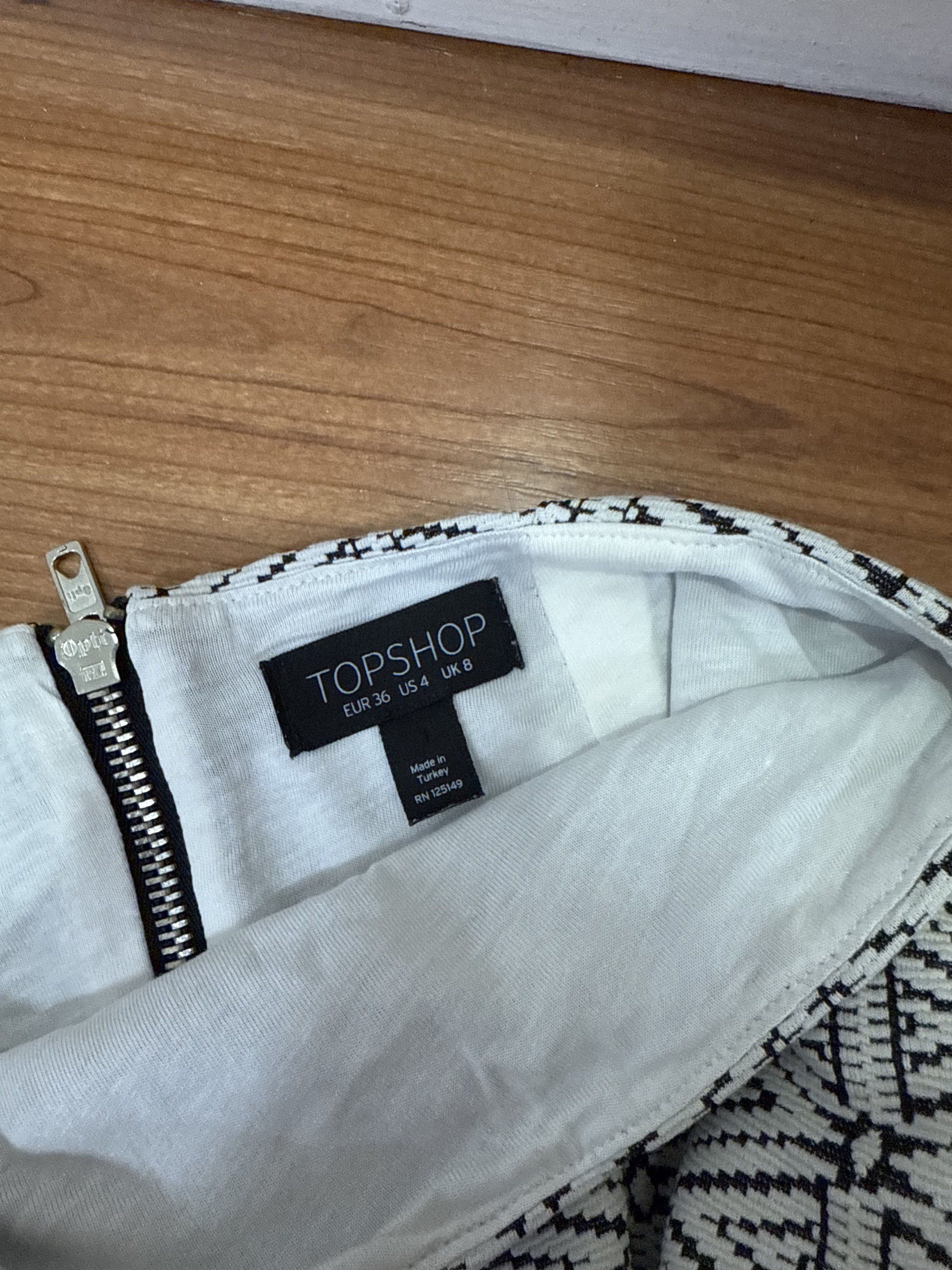 Topshop Geometric Mini Skirt (Category: Skirts) located in Las Pinas. Submitted by kva13 (Listing ID 1418426525, Image 3). Description: - Topshop mini skirt - Unique black and white geometric pattern - Zipper closure at the back - Size: UK 8 / EUR 36 / US 4 - Made in Turkey.