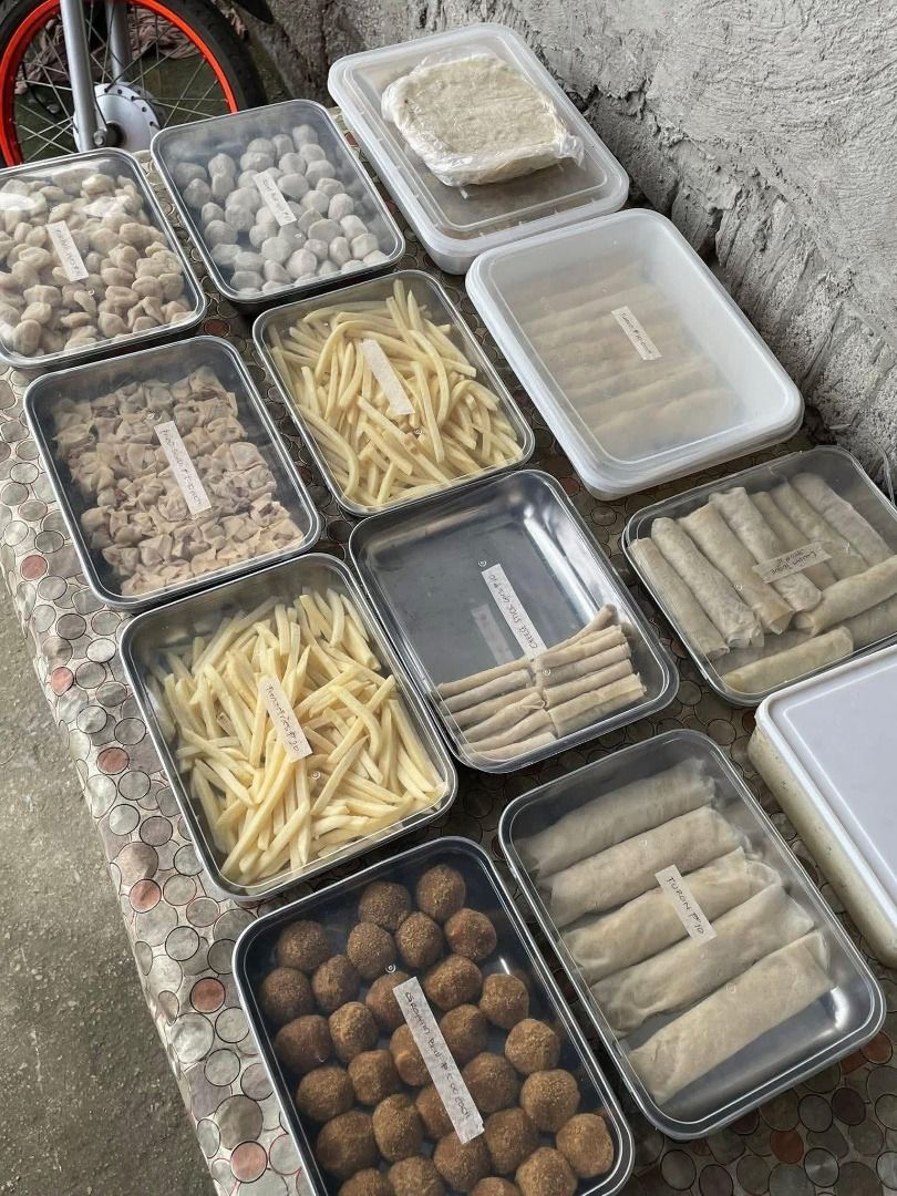 TUPPERWARE W/ COVER Bulk only (Category: Cookware & Accessories) located in Quezon City. Submitted by mjmassortedfinds (Listing ID 1418461657, Image 2). Description: TUPPERWARE W/ COVER ₱40 min 10pcs ₱36 min 1 box (150pcs) Limited lng to. Mine +pcs.