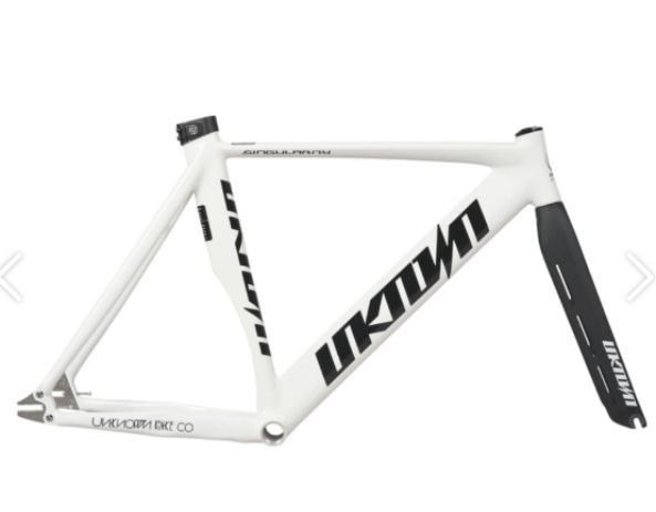 Unknown singularity (Category: Parts & Accessories) located in Singapore. Submitted by probablytgesame (Listing ID 1418458623, Image 2). Description: Ready stock can order 50% of the payment to be made whats included? frame carbon fork headset seatpost seatclamp black cw 850(ready stock) white cw at only 600(need deposit and wait) sizes xs,s,m.
