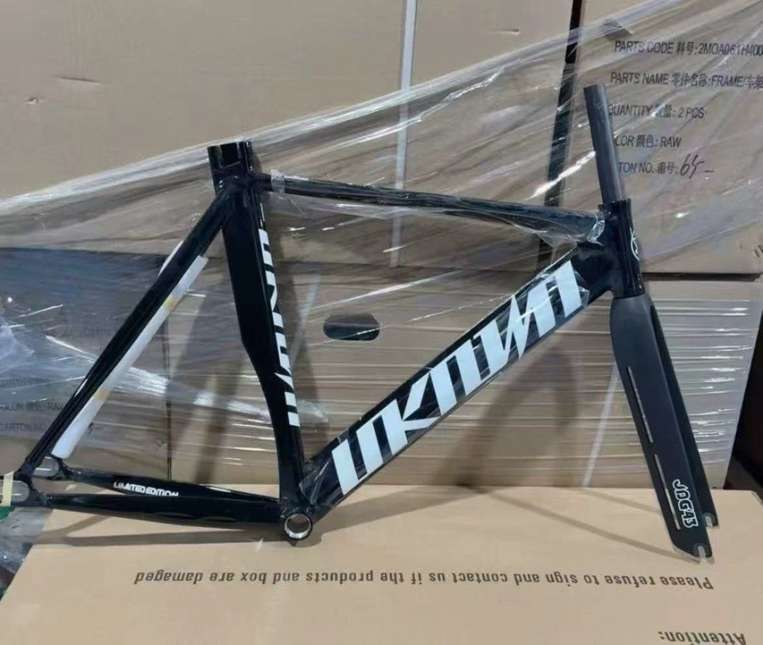 Unknown singularity (Category: Parts & Accessories) located in Singapore. Submitted by probablytgesame (Listing ID 1418458623, Image 1). Description: Ready stock can order 50% of the payment to be made whats included? frame carbon fork headset seatpost seatclamp black cw 850(ready stock) white cw at only 600(need deposit and wait) sizes xs,s,m.