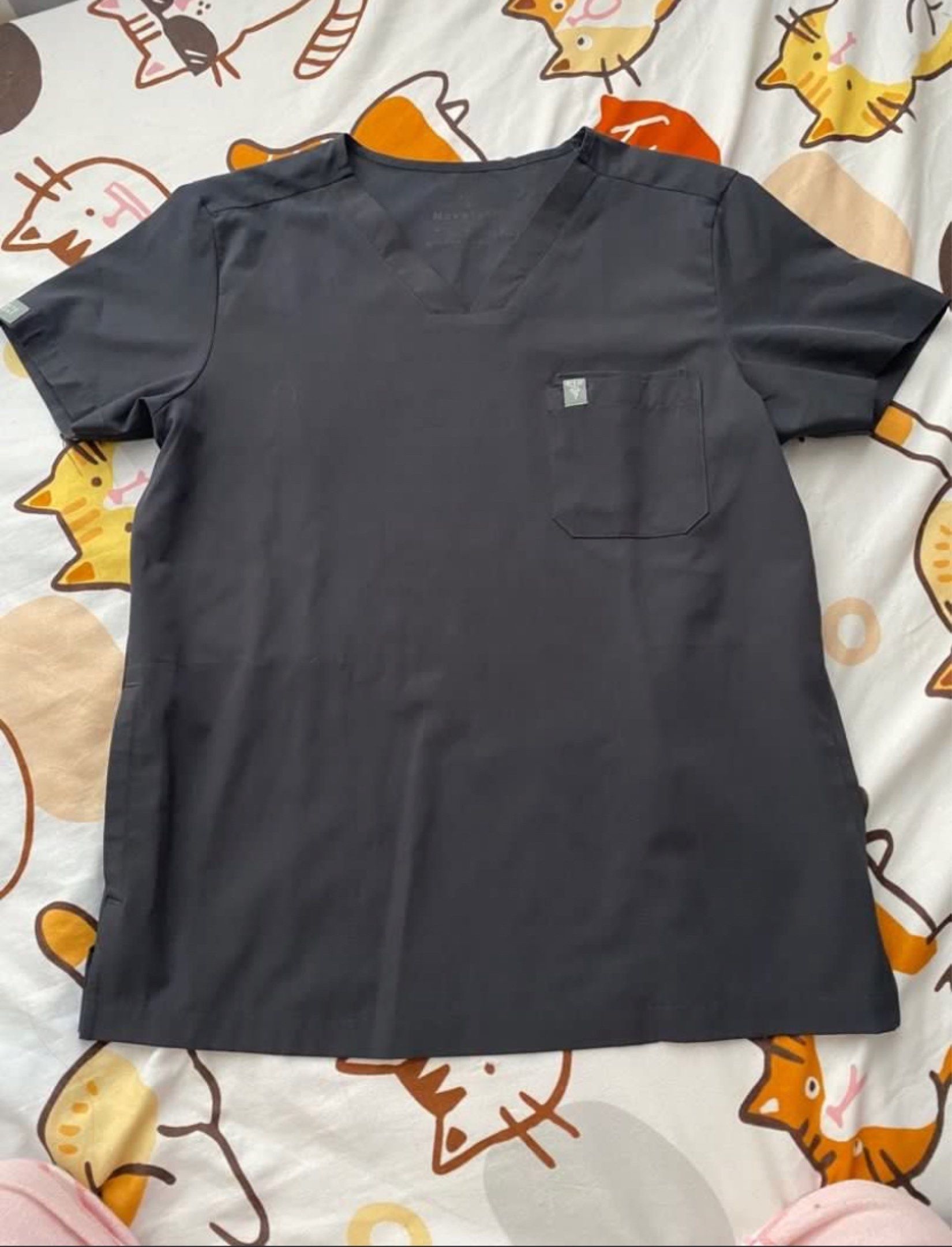 White Coat Manila (Category: Activewear) located in Quezon City. Submitted by dan.bam (Listing ID 1418465803, Image 2). Description: - white coat manila scrub top In graphite - V-neck design - Single chest pocket - Made of smooth, synthetic fabric - Available colors: Black and Gray - Ideal for medical use.