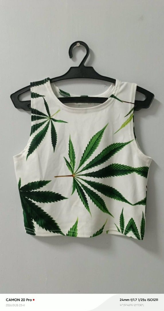 White Crop Top with Green Leaf Print (Category: Others Tops) located in Quezon City. Submitted by sheila0721 (Listing ID 1418463574, Image 1). Description: - White crop top - Green leaf print - Round neckline - Sleeveless - Lightweight fabric - Ideal for warm weather fit to S-M .