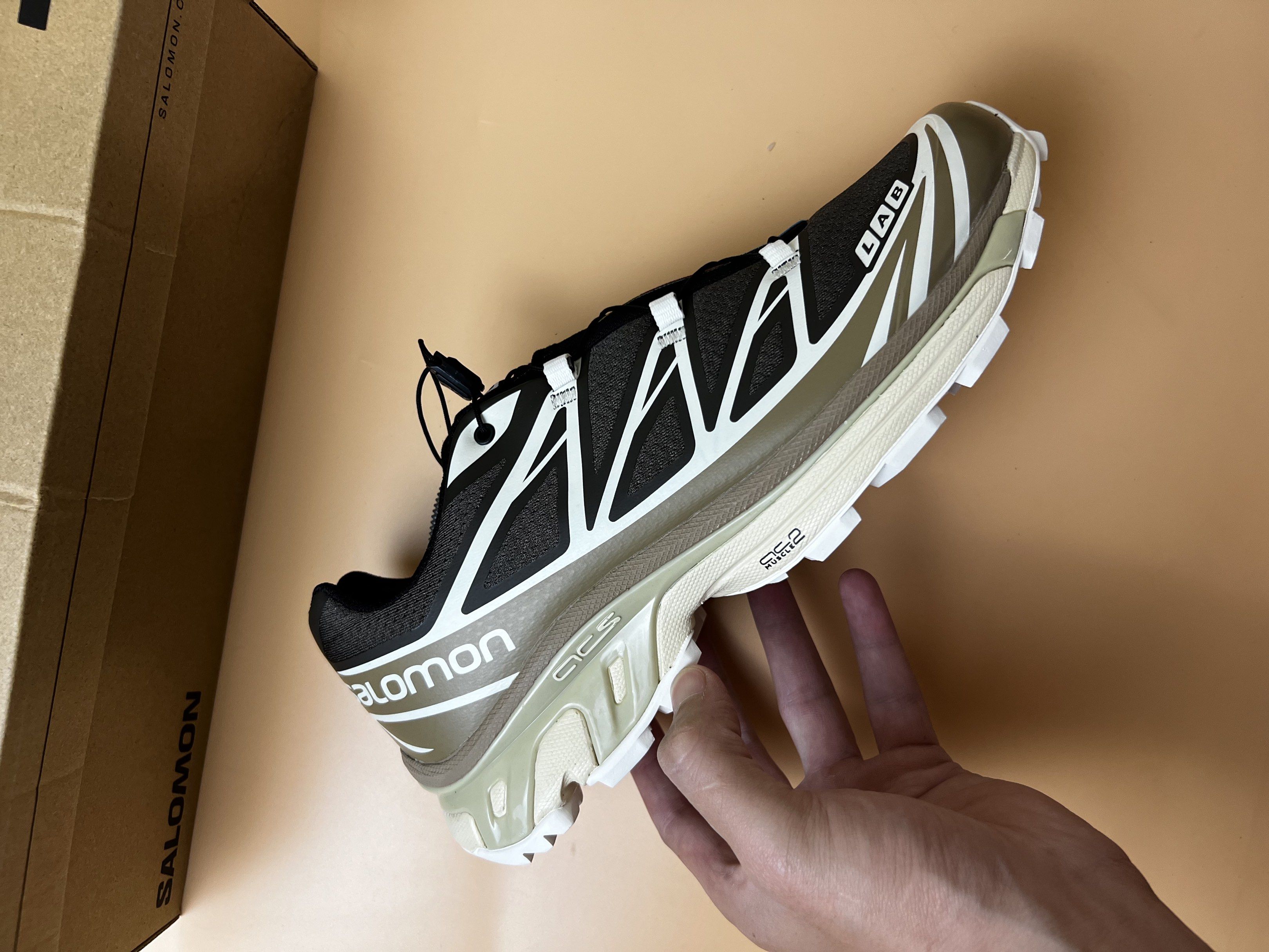Xt6 kangaroo salomon (Category: Sneakers) located in Baguio. Submitted by kickflips (Listing ID 1418430979, Image 2). Description: 9.5 mens -10 mens .