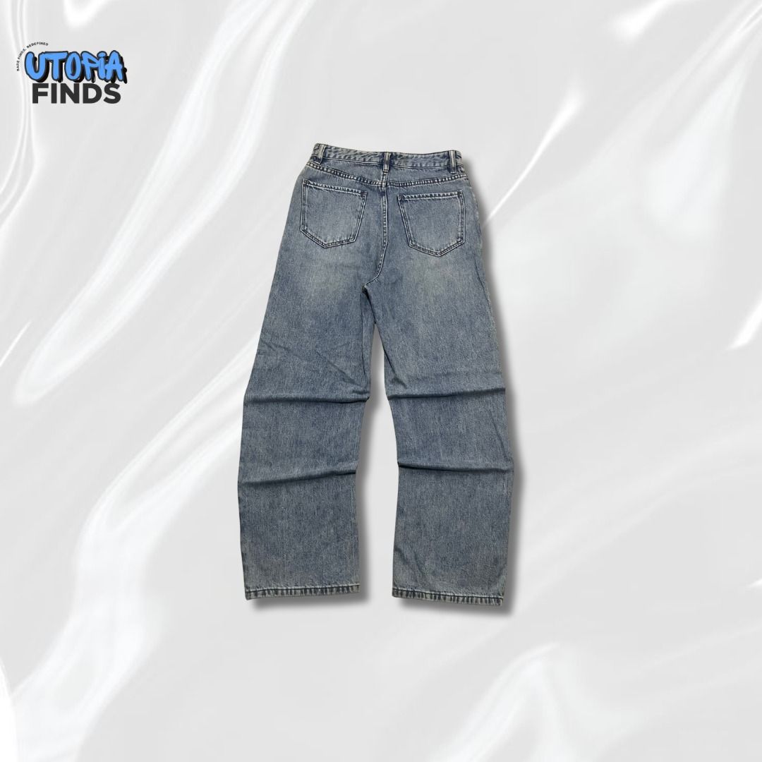 y2k Light Blue Denim Baggy Pants (Category: Jeans) located in Dasmarinas. Submitted by utopiafinds.ph (Listing ID 1418578665, Image 2). Description: W: 29 L: 41 H: 9 Size on tag: - Minimal distressing Color: Light Blue Wash: Stone Wash Material: Denim Loc: Dasmariñas Cavite .