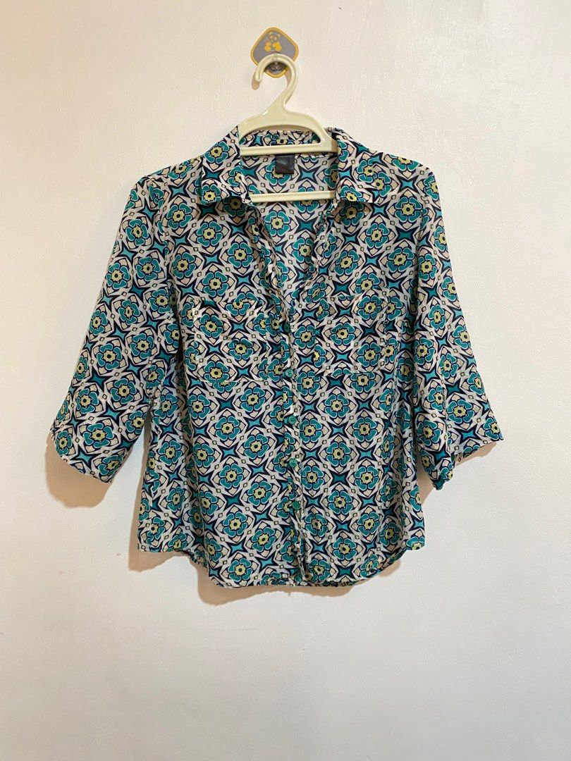 Ann Taylor Silk Patterned Print Roll Sleeve Shirt Blouse (Category: Blouses) located in Naga. Submitted by threadedtreasures (Listing ID 1413320568, Image 2). Description: Like new! So pretty! 😍 S-M.