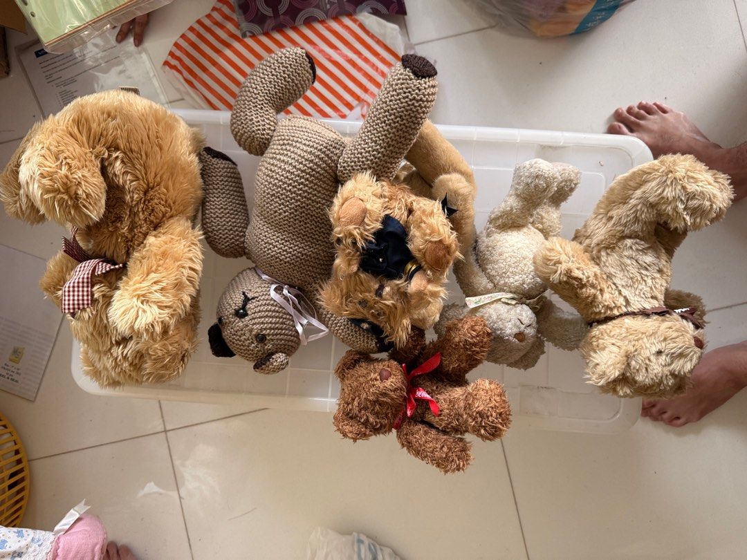 Assorted bears (Category: Plushies & Soft Toys) located in Singapore. Submitted by lehlong (Listing ID 1413341834, Image 1). Description: Old bears .