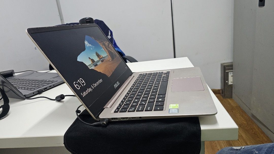 ASUS Zenbook UX430U Laptop