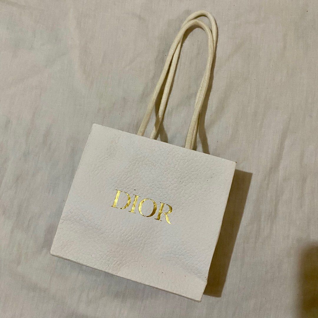 authentic dior gift bag (Category: Luxury Bags & Wallets) located in Manila. Submitted by decluttered67 (Listing ID 1413374366, Image 2). Description: - Authentic Dior gift bag (from a purchase in Taiwan) - White exterior - Gold Dior logo - White rope handles - White interior - Perfect for gifting small items - Collectible item Please read before buying: • 📦 Shipping fee to be shouldered by buyer • 💳 Mode of Payment: COD/GCash/Maya (Payment mus