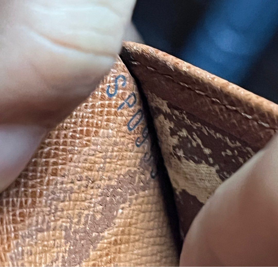 AUTHENTIC Louis Vuitton Elise Wallet (Category: Luxury Bags & Wallets) located in Quezon City. Submitted by raycruz55 (Listing ID 1413421847, Image 3). Description: - AUTHENTIC Louis Vuitton Elise Wallet - Made in France - No Dust Bag or Box - Multiple card slots and coin compartment - Code: SP0959 - Condition: Used but not abused - Issue: some fading inside the card slots; a bit of separation sa side ng wallet (see last pictures) .