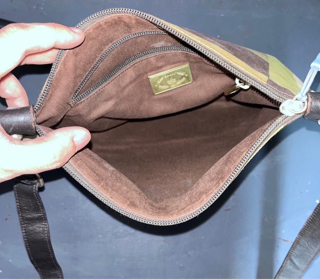 Bally Crossbody Bag (Category: Luxury Bags & Wallets) located in Quezon City. Submitted by raycruz55 (Listing ID 1413383467, Image 3). Description: - AUTHENTIC Bally Bag - Material: Canvas - No Box or Dust Bag - Condition: used but not abused - Issue: napigtas ang zipper puller (see last picture).