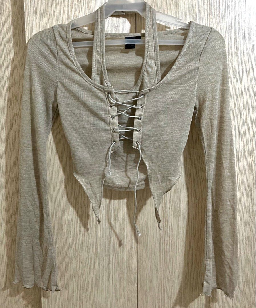 Beige Acubi Two-Piece Long sleeved Halter Top (Category: Longsleeves) located in Pasig City. Submitted by dinnerrollss (Listing ID 1413386923, Image 2). Description: Beige Acubi Two-Piece Long sleeved Halter Top 📏 SIZE: XXS-XS ✔️ Never used ✔️ RFS: Decluttering ✔️ Original Price: Php 420 🌟‼️ Buy 3 or more items, get 10% off.