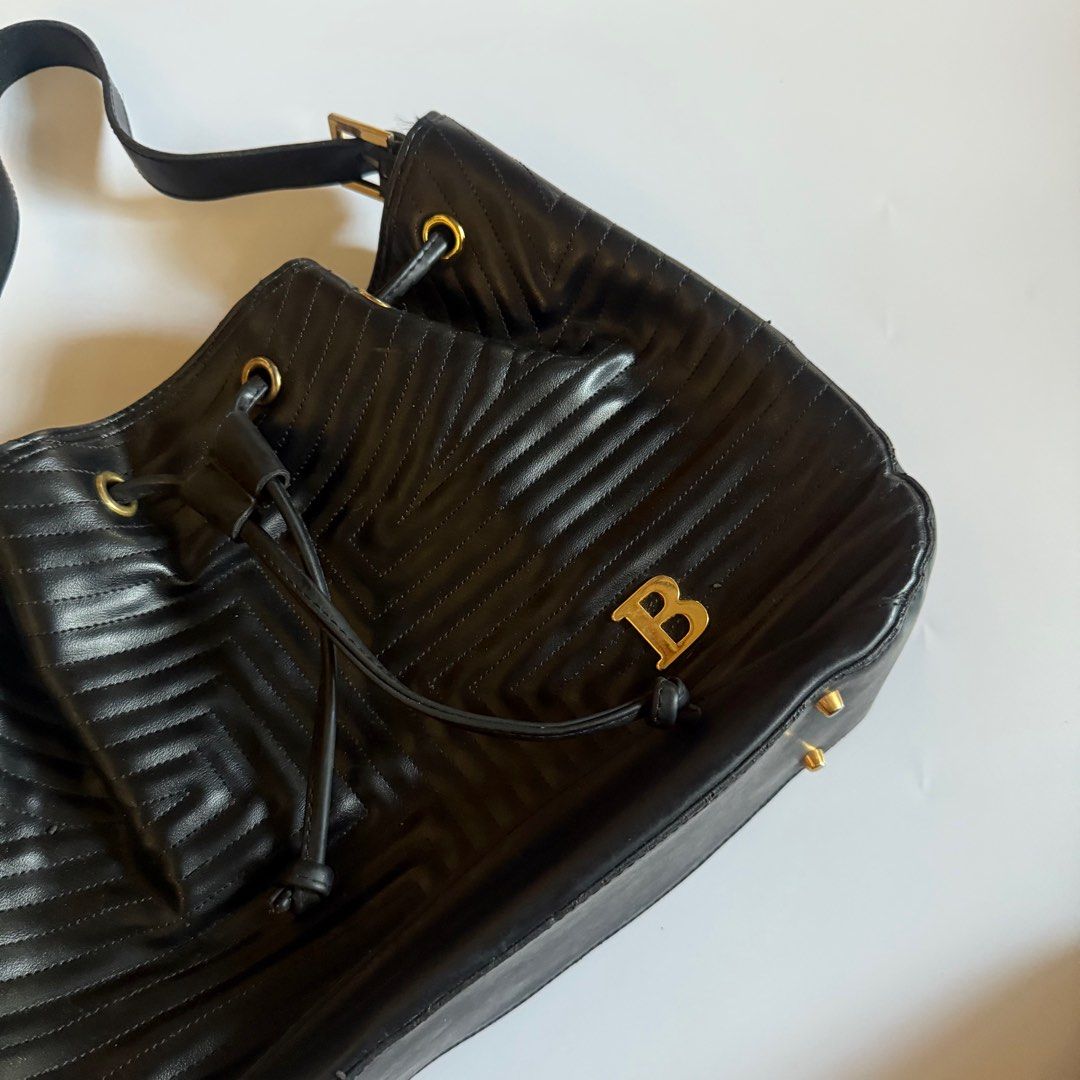 Black B Shoulder Bag (Category: Shoulder Bags) located in Iloilo. Submitted by notriaaa (Listing ID 1413367236, Image 2). Description: Good as new 8.5/10 condition Needs cleaning inside the bag All good outside Location: Iloilo.