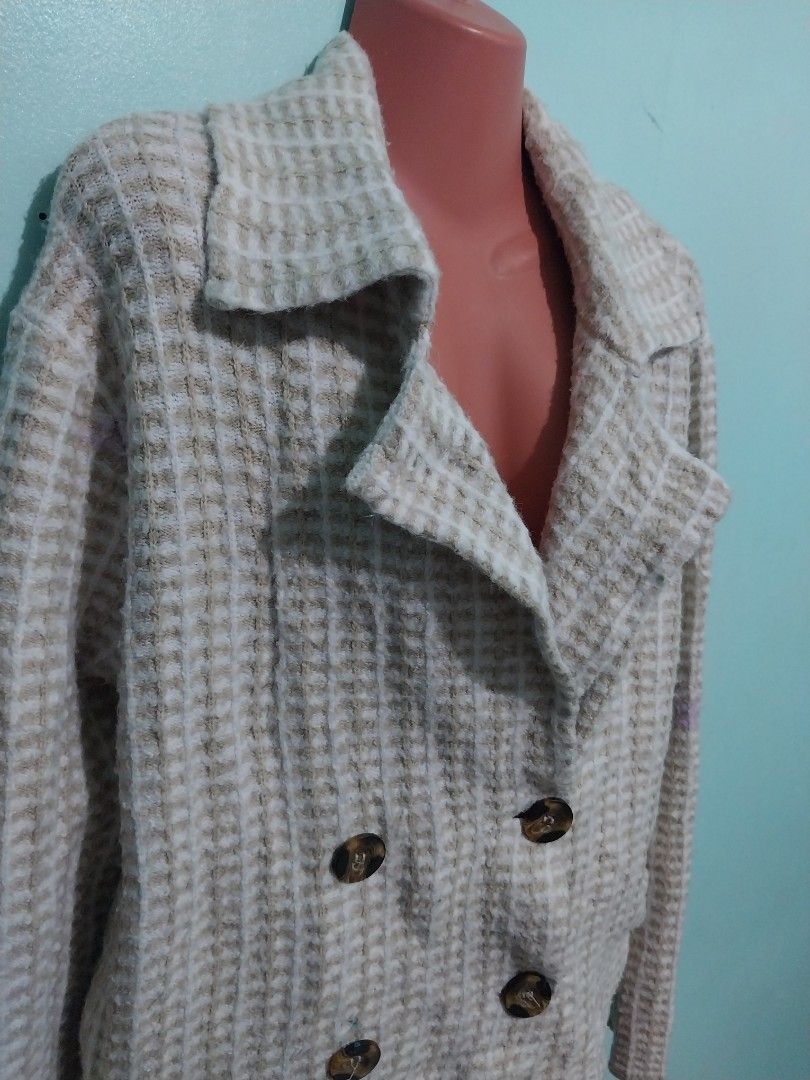 blazer, suit, plaid sweater, knit sweater (Category: Coats, Jackets and Outerwear) located in Mandaluyong City. Submitted by khalil. (Listing ID 1410935932, Image 2). Description: upd: no flaws tanggal na yung stains m - l.
