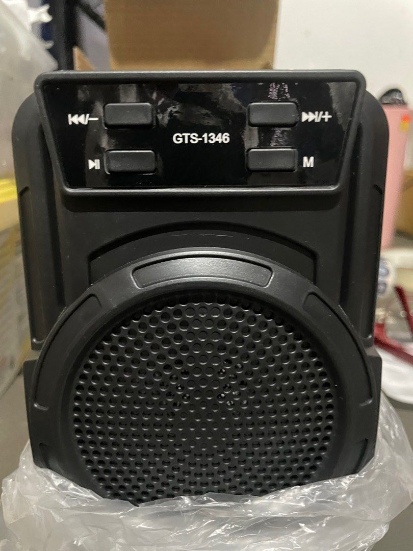 Bluetooth Speaker (Category: Portable Music Players) located in Manila. Submitted by saykolit (Listing ID 1413429381, Image 2). Description: Bluetooth Speaker for only 70 pesos Brand New, Rechargeable. Message me for speaker audio .