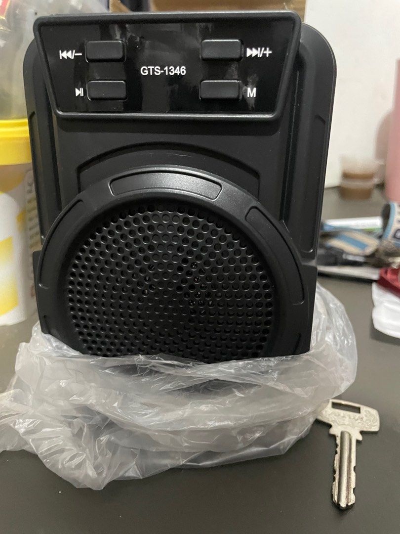 Bluetooth Speaker (Category: Portable Music Players) located in Manila. Submitted by saykolit (Listing ID 1413429381, Image 1). Description: Bluetooth Speaker for only 70 pesos Brand New, Rechargeable. Message me for speaker audio .
