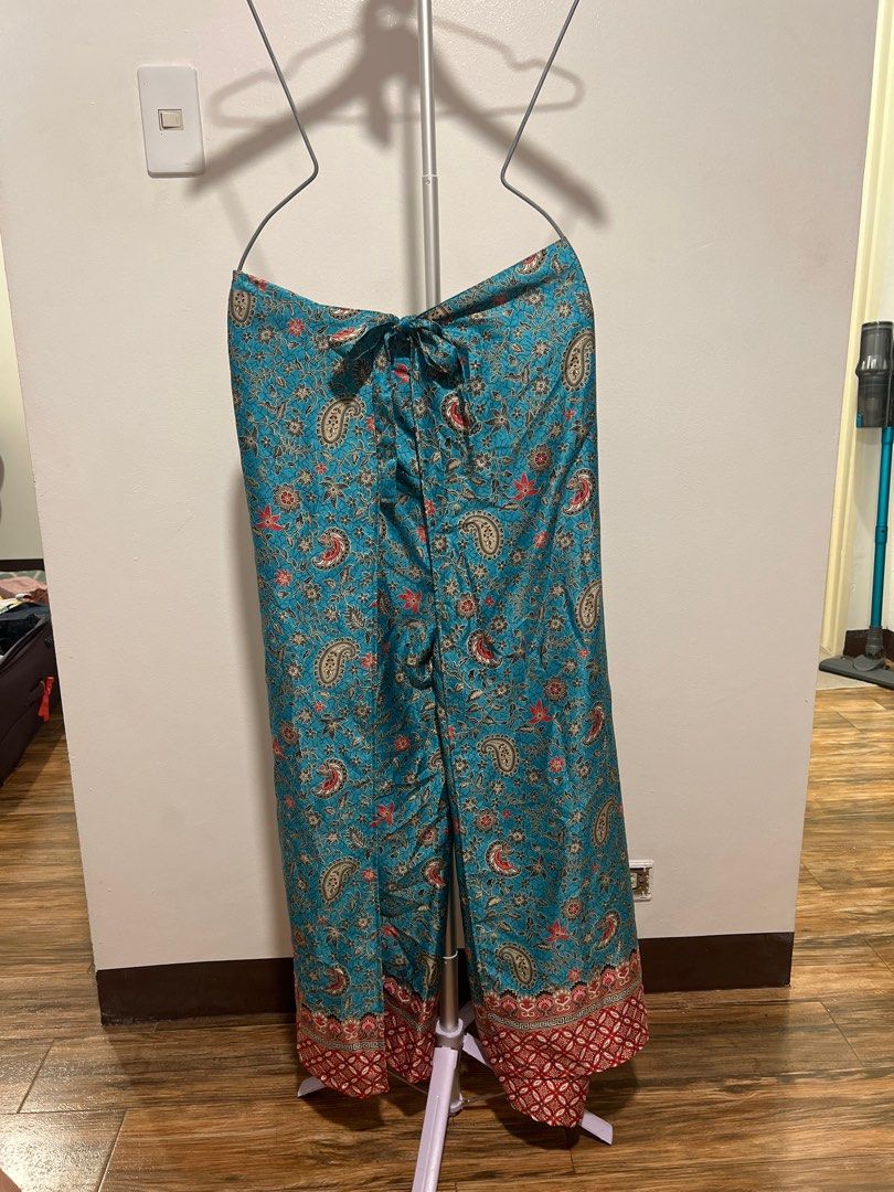 100% Silk Wide Leg Pants (Category: Other Bottoms) located in Mandaluyong City. Submitted by faythemaker (Listing ID 1413344777, Image 1). Description: - Bohemian wide-leg pants - 100% Silk from Vietnam - Vibrant teal color with paisley pattern - Tie-waist design - Decorative border at hem - Lightweight fabric - Ideal for warm weather.