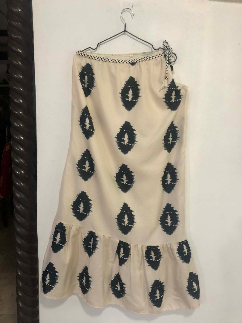 Boho One Shoulder Dress (Category: Dresses) located in San Pedro. Submitted by offspaces__ (Listing ID 1413320134, Image 2). Description: - Used only once - One-shoulder dress with tie detail - Cream base with black ikat pattern - Ruffled hem - Length: 41.5 inches - Lightweight, flowy fabric - Ideal for warm weather; .
