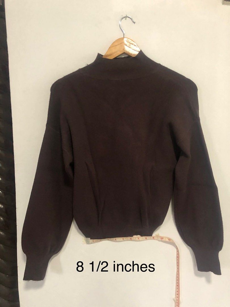 Brown Turtleneck Sweater (Category: Longsleeves) located in San Pedro. Submitted by offspaces__ (Listing ID 1413320413, Image 2). Description: Thick material. Will def keep you warm.
