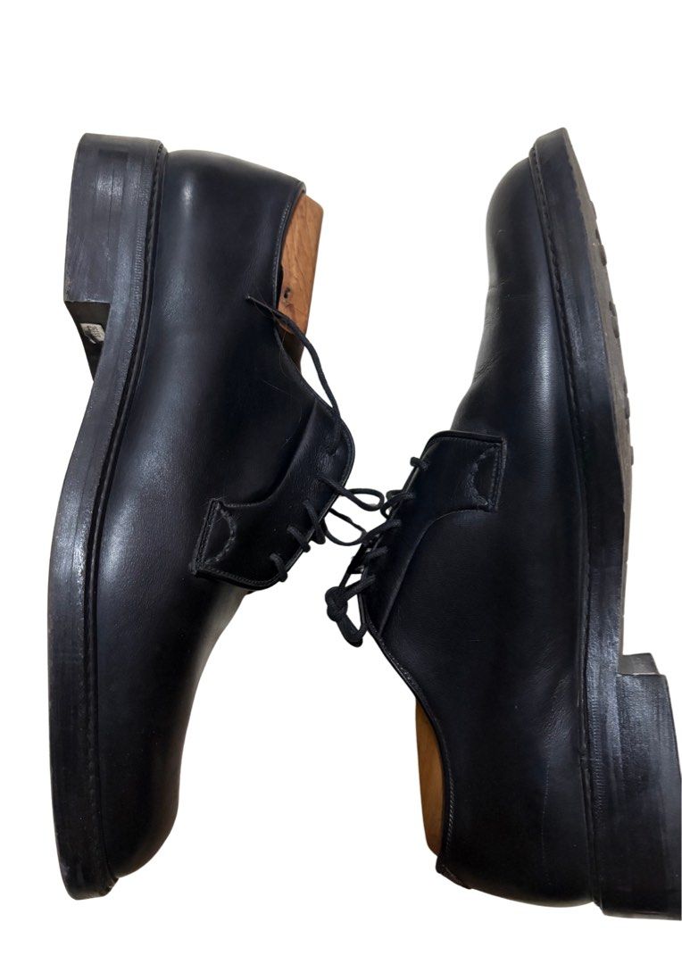 Burberrys Imperial Grade Leather Derby (Category: Dress Shoes) located in Cebu City. Submitted by stevejacy (Listing ID 1413398418, Image 2). Description: - Burberrys Imperial Grade dress shoes - Classic lace-up design - Made in Japan - Vibram soles - Size 5 - Perfect for formal wear.