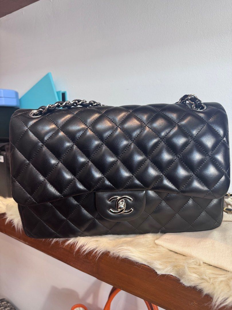 Chanel jumbo double flap (Category: Luxury Bags & Wallets) located in Quezon City. Submitted by bhyngluxuryfindsph (Listing ID 1413251708, Image 1). Description: Series 15 Rank A with dustbag, box , card and entrupy.