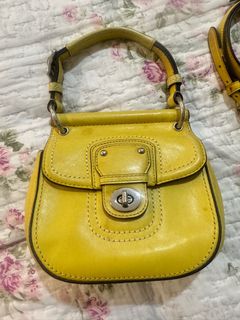 (Category: ) located in . Submitted by msshasha_wardrobe (Listing ID 1413251768, Image 1). Description: .