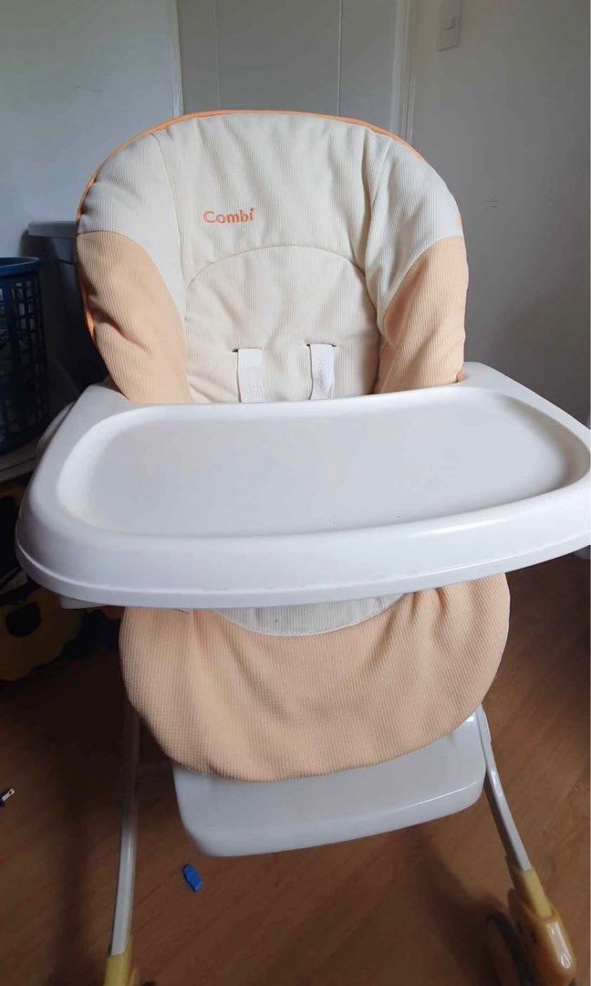 Combi High Chair + Play Mat + Mosquito Net (Category: Other Kids Furniture) located in Antipolo. Submitted by camillevncls (Listing ID 1413352700, Image 2). Description: .