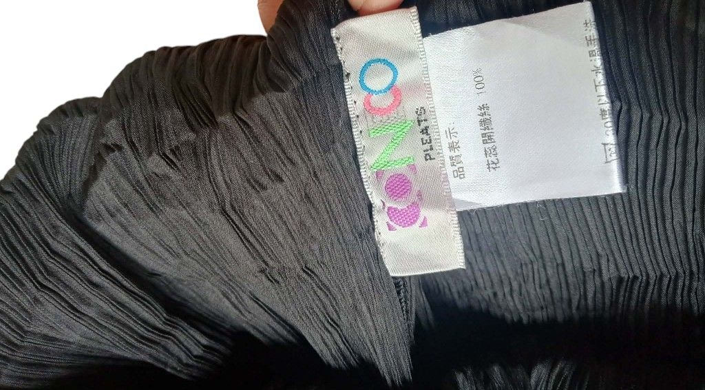 Coneco Pleats (Category: Sleeveless) located in Davao. Submitted by lee_ly (Listing ID 1413324545, Image 2). Description: like new/excellent condition color rate: 10/10 fit to small up to large.