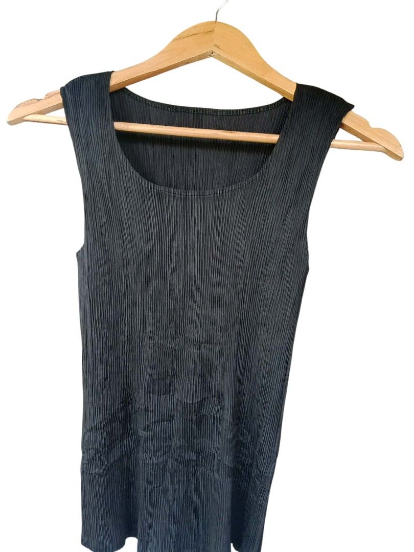 Coneco Pleats (Category: Sleeveless) located in Davao. Submitted by lee_ly (Listing ID 1413324545, Image 1). Description: like new/excellent condition color rate: 10/10 fit to small up to large.