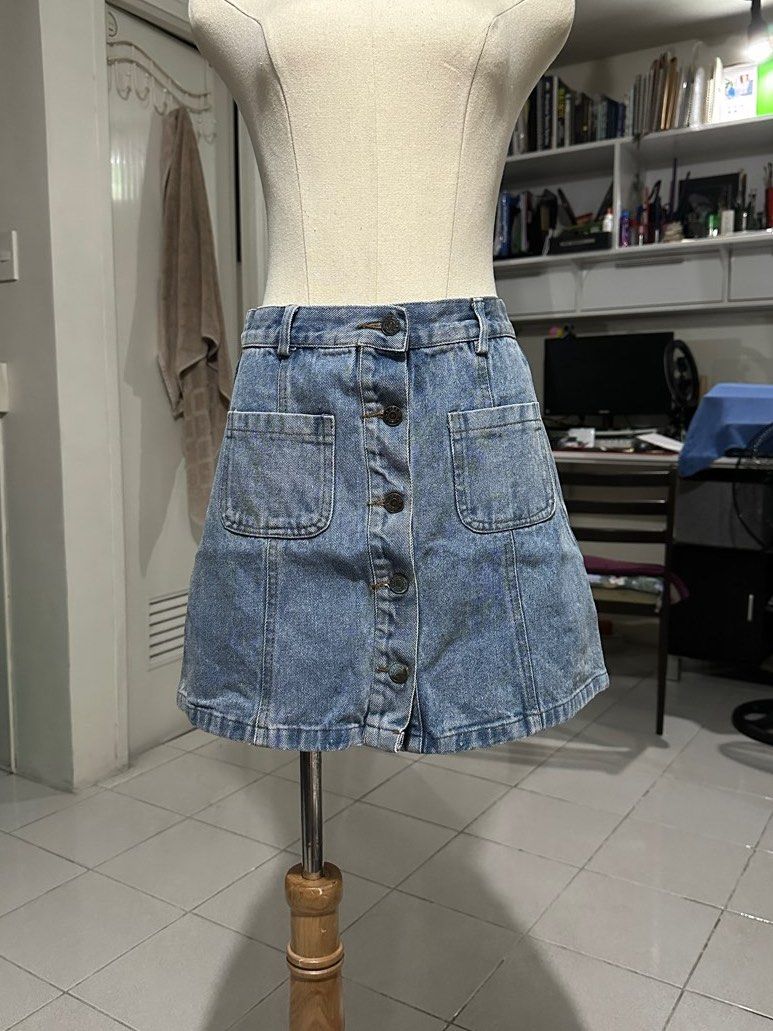 Denim Button A-line High Waist Skirt (Category: Skirts) located in Caloocan City. Submitted by 444keeps (Listing ID 1413340769, Image 1). Description: High quality hard denim! Some of the buttons have stains (see photos) W: 30 in L: 15.5 in .