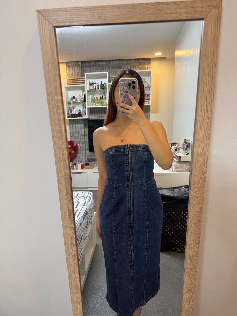 Denim Dress with Zipper (Category: Dresses) located in Makati City. Submitted by sphpnd (Listing ID 1413281306, Image 3). Description: GU Denim Zip Dress —worn once only and still good as ever —straps are detachable —whole zipper in front 📍 Makati/Paranaque 〰️ Meet up: Ayala Malls Manila Bay 📩 PM if interested!.