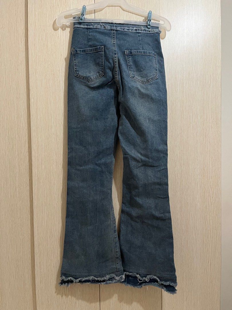 Distressed High Waist Flared Jeans (Category: Jeans) located in Pasig City. Submitted by dinnerrollss (Listing ID 1413391146, Image 2). Description: Acubi Distressed High Waist Flared Denim Pants 📏 SIZE: XS-S ✔️ Never used ✔️ Original Price: Php 800 🌟‼️ Buy 3 or more items, get 10% off.