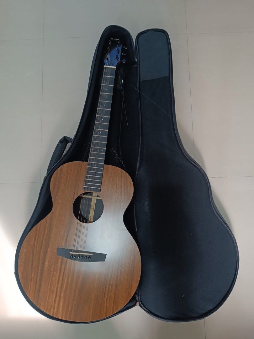 Enya EA-X1+ (Category: Musical Instruments) located in Muntinlupa City. Submitted by lanslotlot (Listing ID 1413366057, Image 1). Description: Selling Enya EA-X1+ acoustic guitar in excellent condition (barely used) Comes with • leather case • strap • manual • extra strings • picks Price: 8,000 MEET UP ONLY AROUND MAKATI Pm if interested .